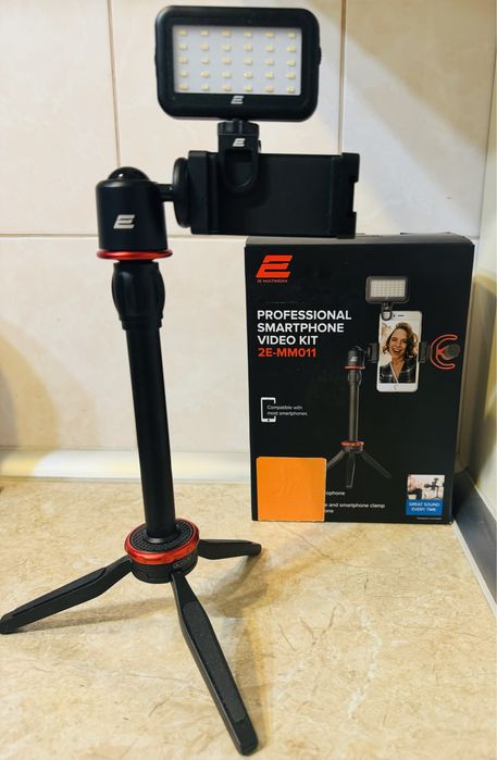 Трипод з мікрофоном і світлодіодною лампою для телефону для блогерів