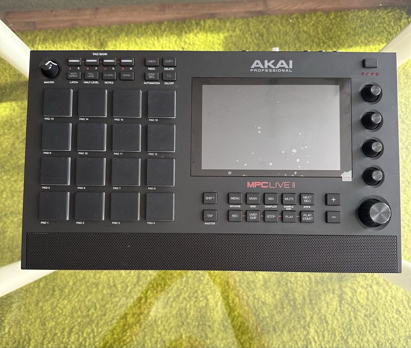 akai mpc live 2 - Купити музичні інструменти - Ціна на OLX.ua