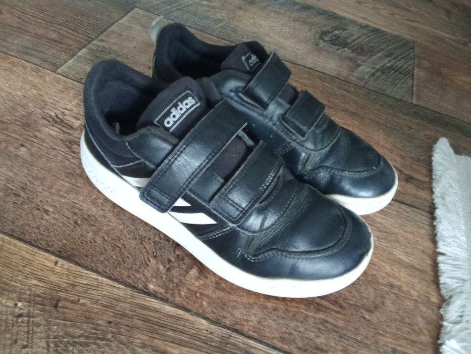 Czarne buty adidas chłopięce na rzepy 34