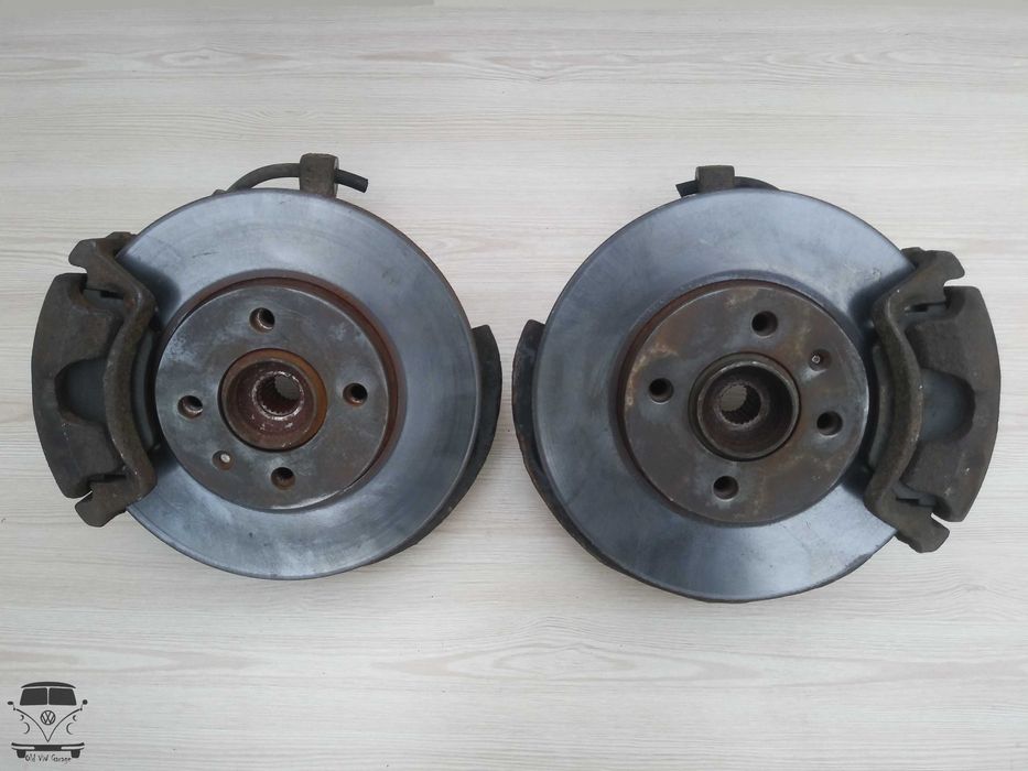 Цапфа суппорта диск тормозной 256 (4*100) Гольф 2 3 Венто Пассат Б3 Б4