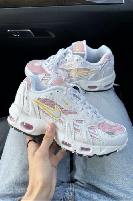 Кросівки Nike жіночі