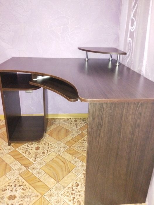 Продам угловой стол