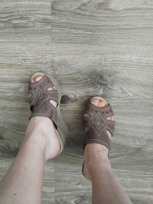 Шльопанці жіночі