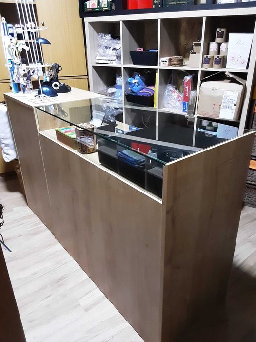 Vendo Balcão de Atendimento com Montra em Vidro e Bloco para PC