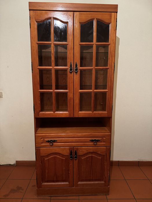 Móvel louçeiro em madeira