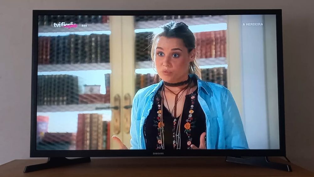 TV Samsung 32 Polegadas com comando