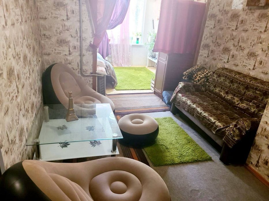 По суточно сдается квартира,Корабельный  район,отдельный вход.