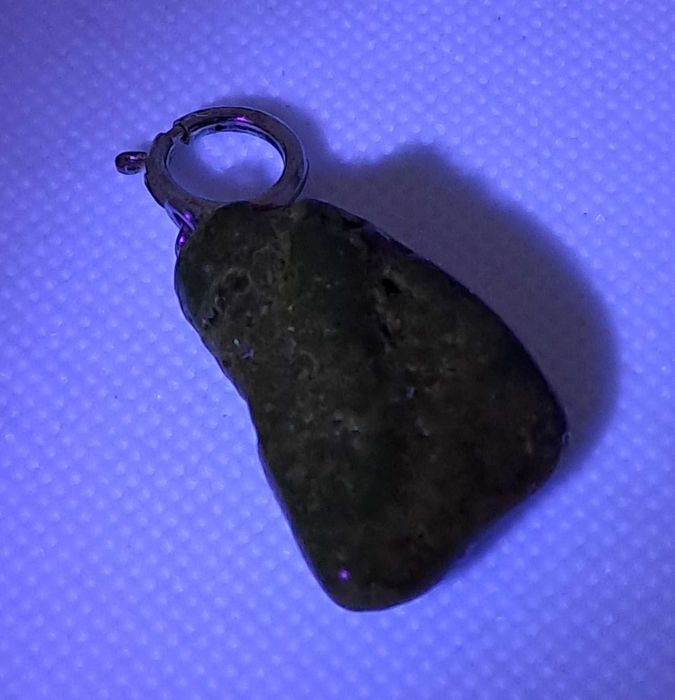 Zawieszka, wisiorek z bursztynu, bryłka