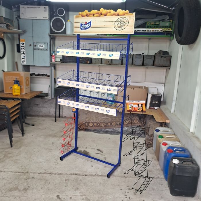 Торгова стійка під чіпси