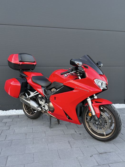 Honda VFR 800F z 2018r piekny 3 kufry abs trakcja