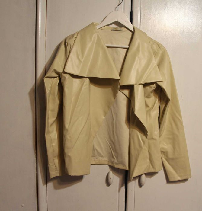 Beżowa, kremowa  kurtka, narzutka