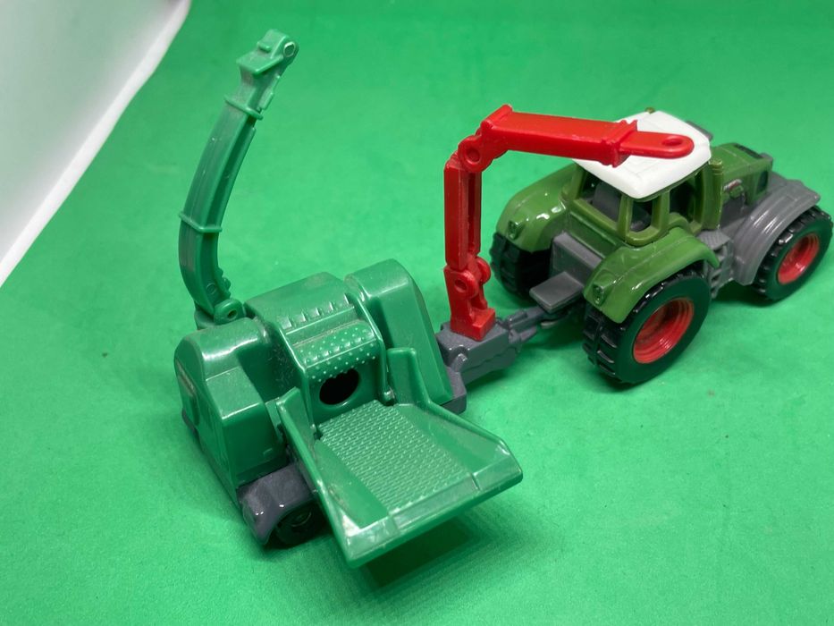 Siku traktor Fendt plus rębak 1 87