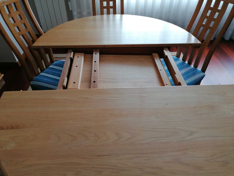 Mobília de jantar (mesa e móvel)