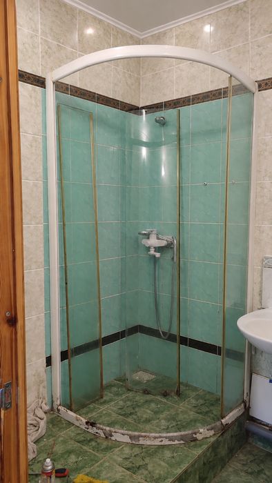 Душова кабіна  напівкругла