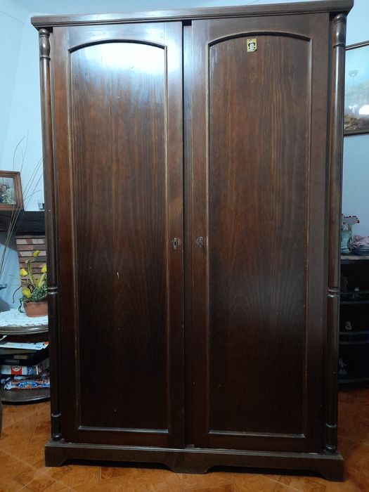 Quarto completo (estrutura de cama, cómoda, roupeiro) aceito propostas