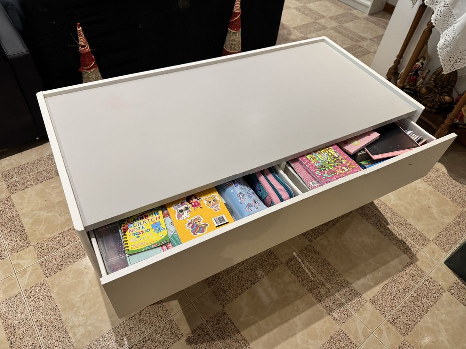 Secretaria IKEA Dundra / mesa atividades criança