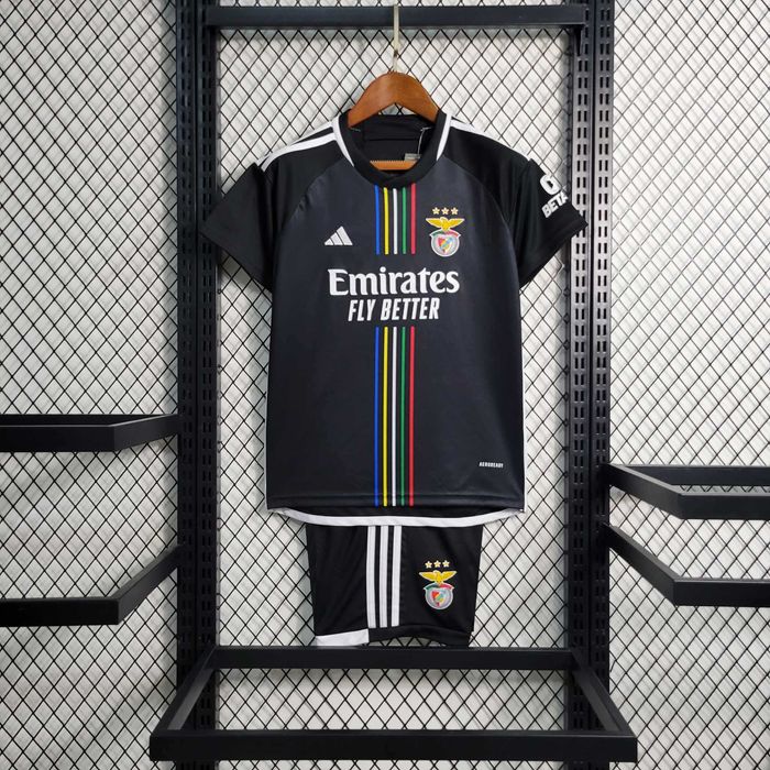 Roupa esportiva de varios clubes