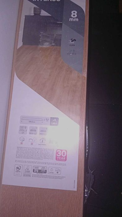 Piso flutuante laminado novo