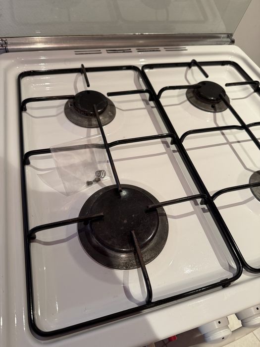 Fogao gás butano , o bico de cima á esquerda tem de ser reparado