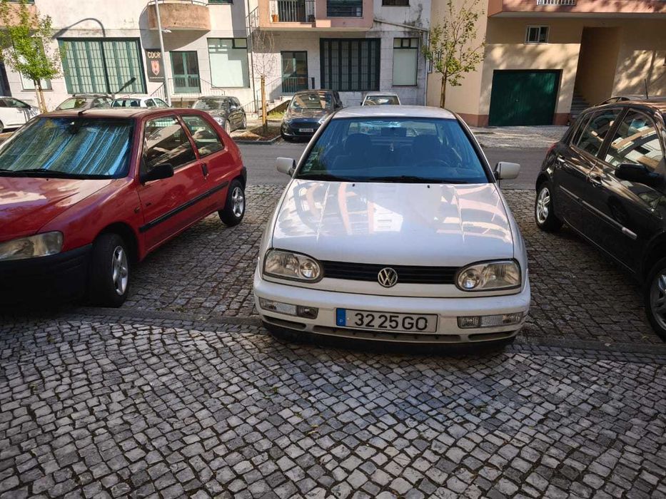 Golf 96 a gasolina econômico e fiável