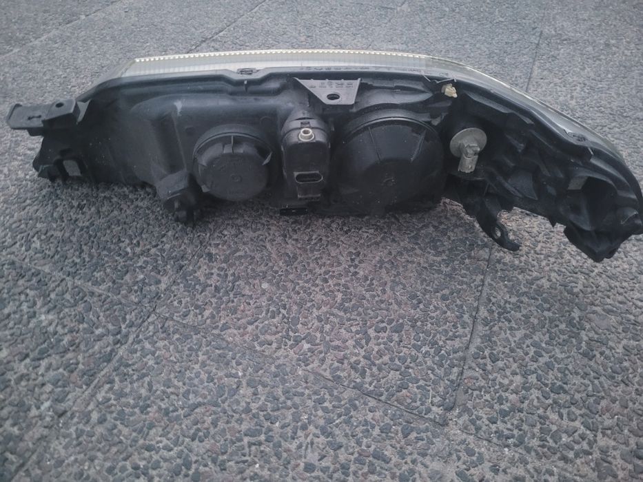 Lampa Xenon Laguna II prawy przód