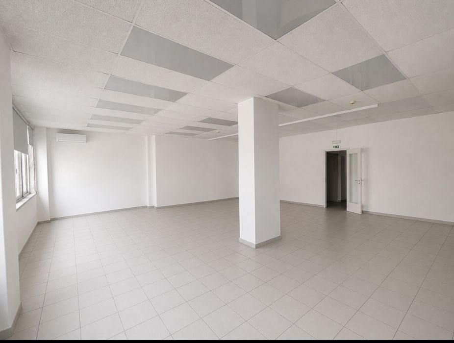 Loja com 520 m² | Alto dos Moinhos | A 300 m do Hospital Lusíadas | 3 Estacionamentos