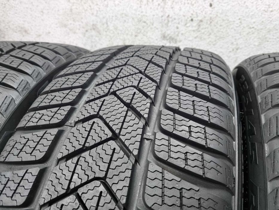 235/45/18 98V Pirelli Winter Sotto Zero 3 TO ELEC-T KOMPLET