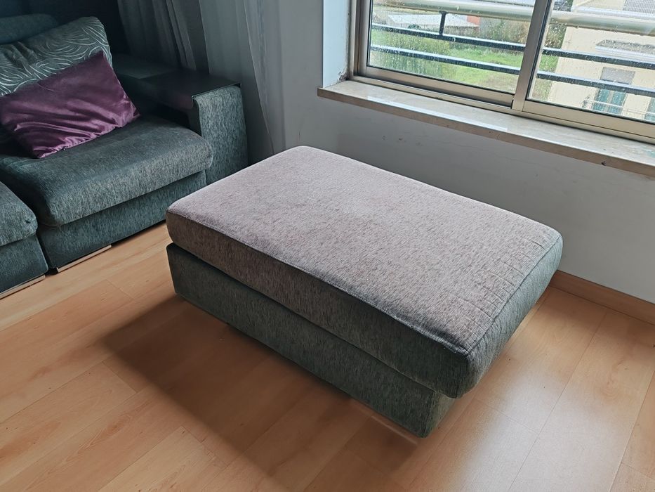 Sofá 3 lugares mais um puof