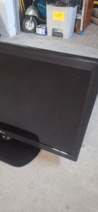 Televisão LG 32" (Modelo 32LS3500) c/ Comando – Excelente Estado