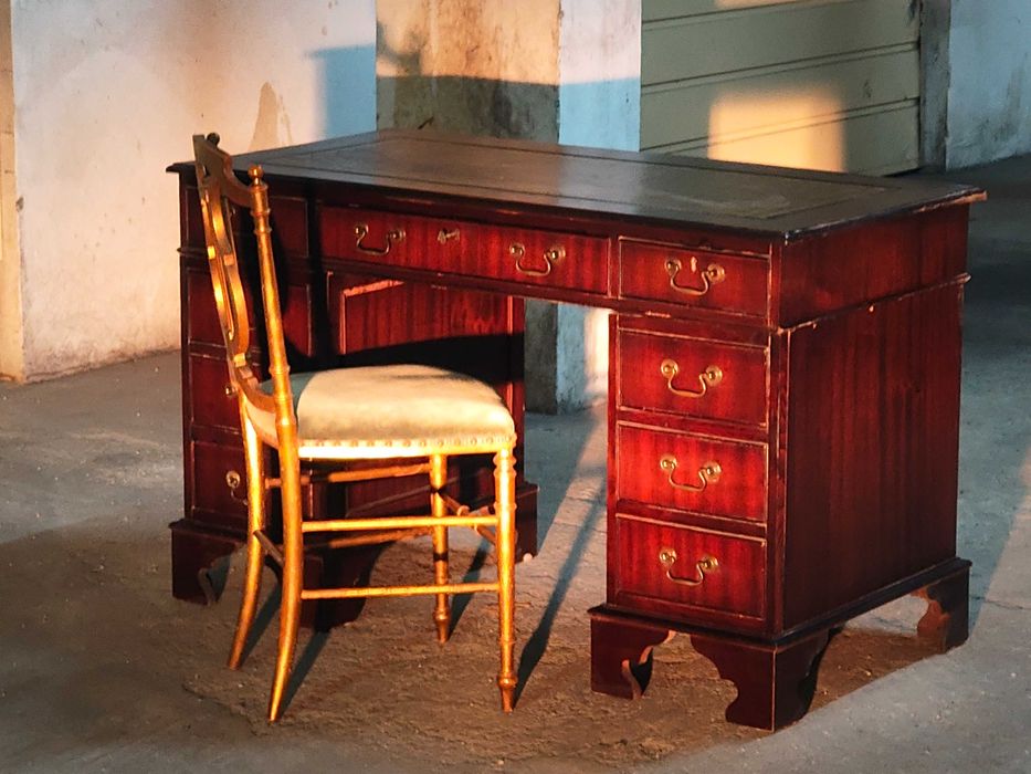 Secretaria inglesa antiga