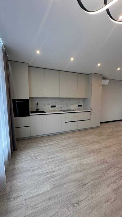 Будинок в зеленій локаціі.З РЕМОНТОМ І ТЕХНІКОЮ