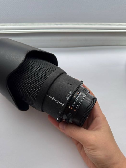 професійний телеоб’єктив Nikon AF NIKKOR 80–200mm 1:2.8 D.