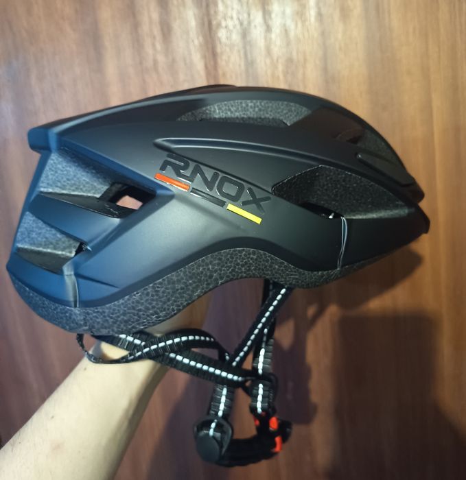 Capacete de ciclismo ultraleve da marca RNOX