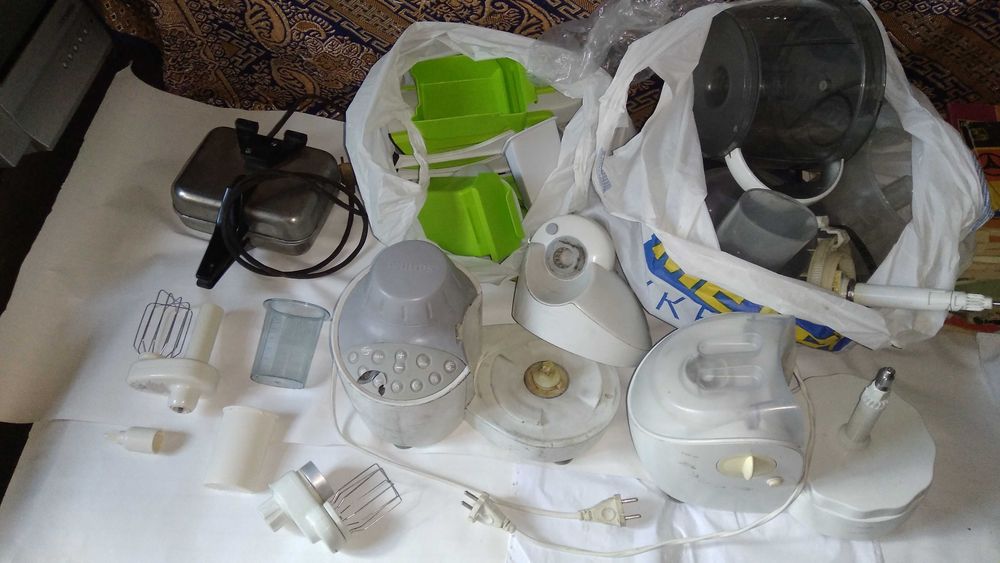 Продам запчастини від кухонного комбайну Філіпс