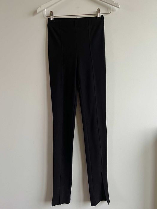 H&M Divided czarne legginsy prążkowane elastyczne rozcięcia XS
