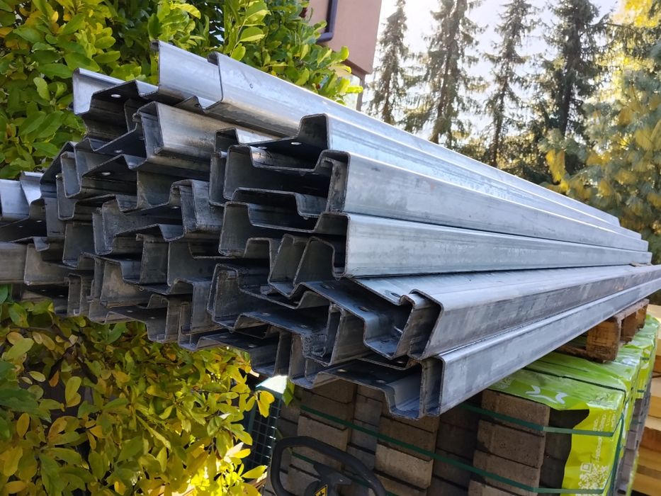 Kratownica zetownik belka Profil omega 200 x70x3  ocynkowane 400 cm