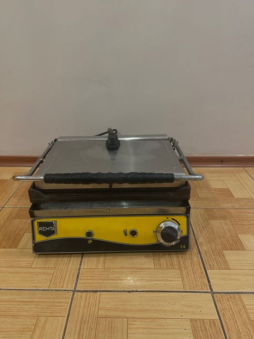 Гриль прижимний Remta R76