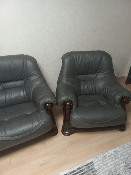 Продам кожаную мебель.