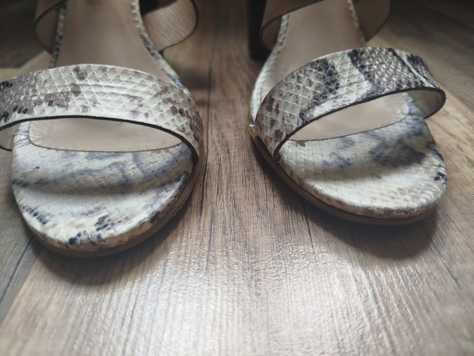 Eleganckie buty/sandałki na grubej koturnie Prima Moda/38