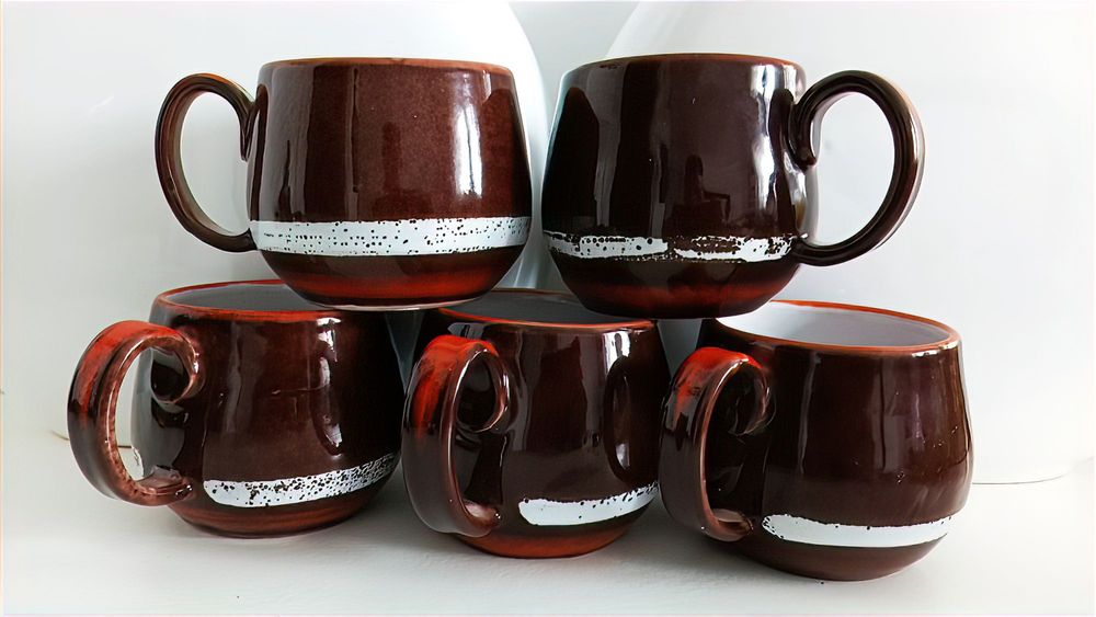 Ceramiczne kubki z lat 70