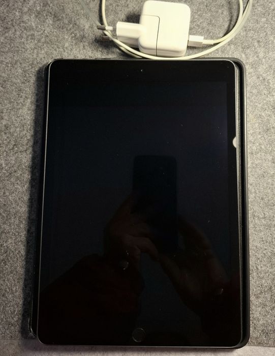 Apple tablet iPad 10.2 (7ª geração 2019) 32GB
Cor
Prateado

Cinzent