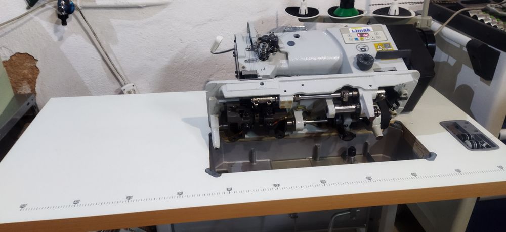 Máquina de costura triple arraste 2 agulhas.como nova.
