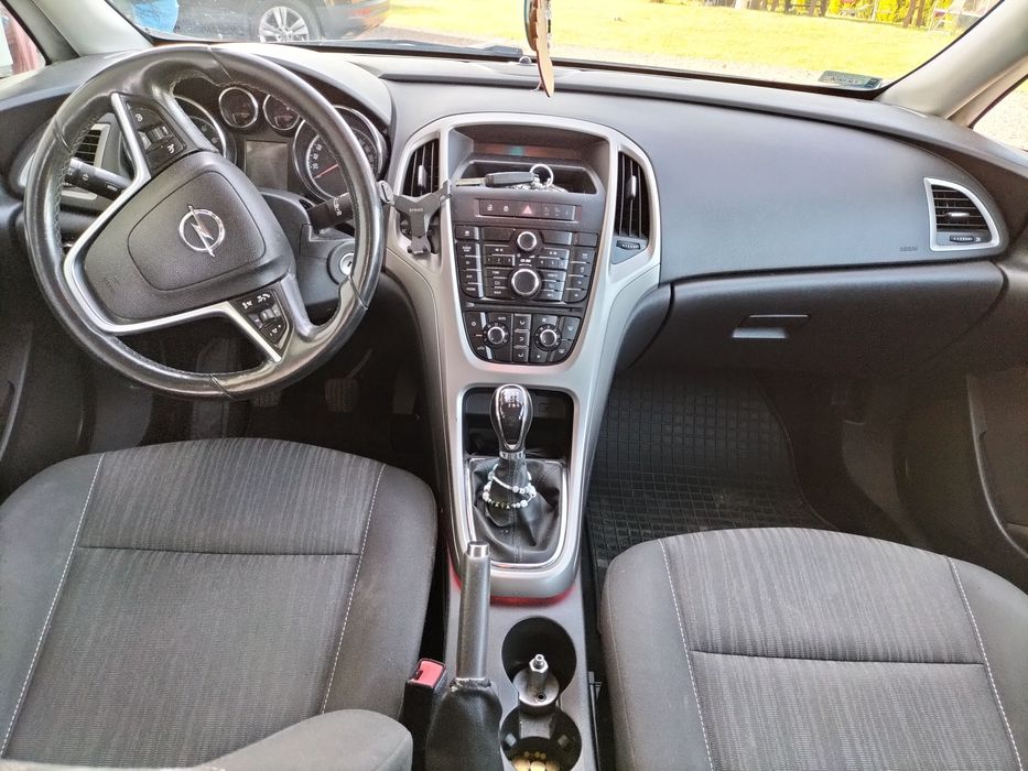 Opel Astra j 2011 rok