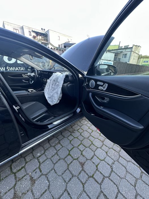 Mercedes-benz e220d uszkodzony w całości lub na części
