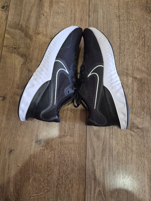 кроссовки Nike Renew Run