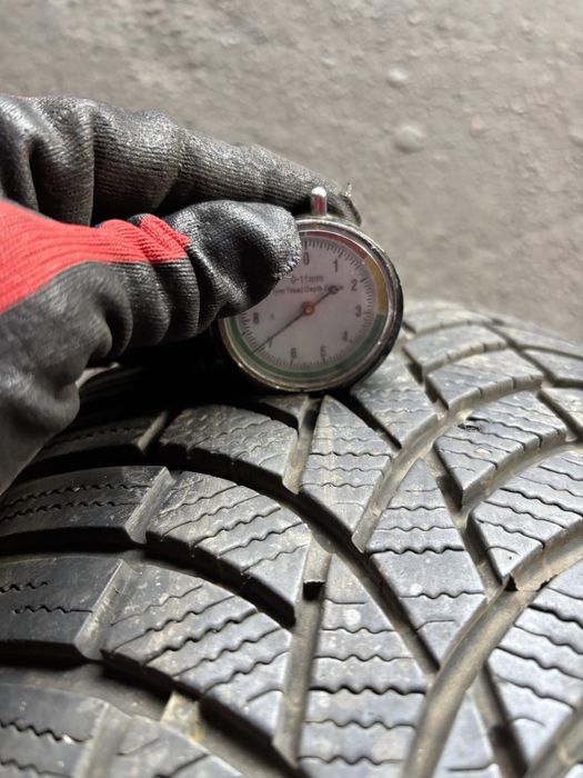 Шини 225/60 R18 пара Toyo , зима 7мм