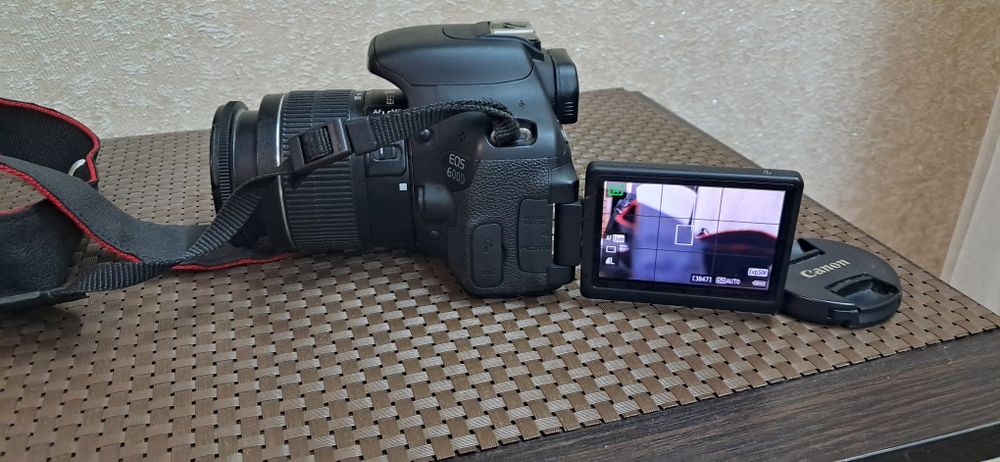 Продам фотокамеру Canon 600d