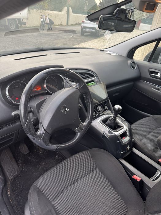 Peugeot 5008 1.6 hdi (2010) - 7 Lugares, muito estimado e totalmente revisto