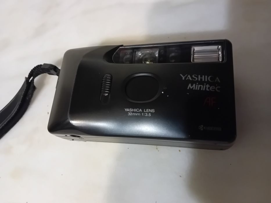 Câmara Fotográfica Antiga Yashica MiniTec c/Avaria