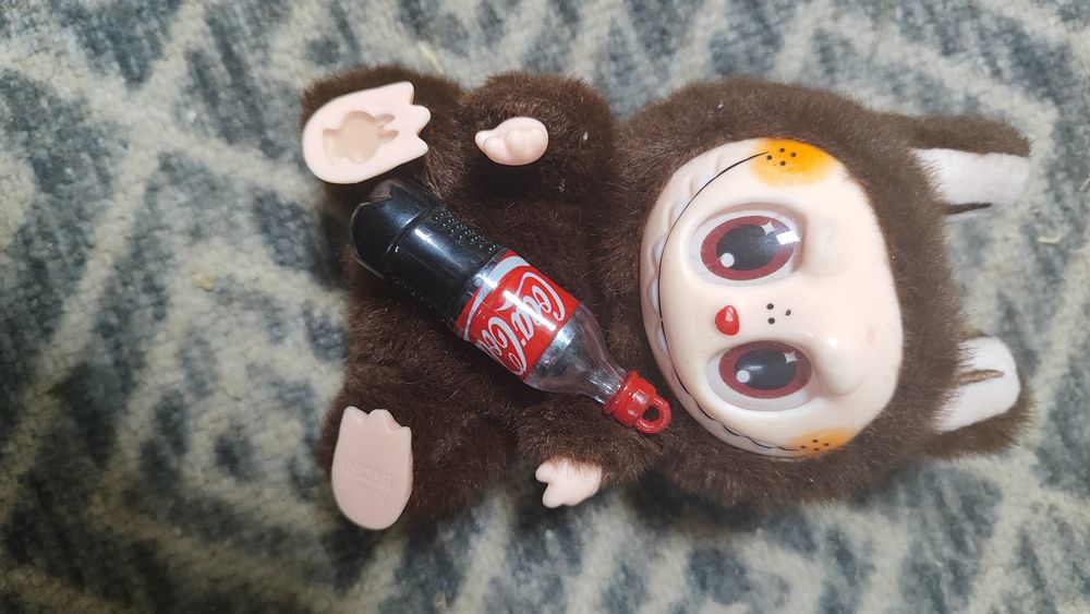 Продам лабубу кока кола оригинал